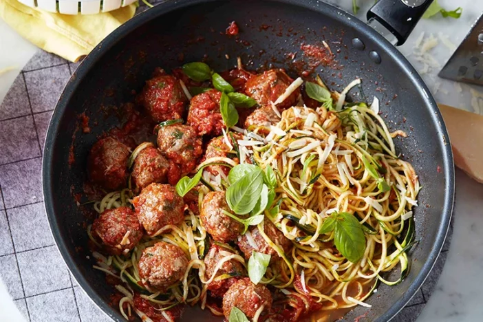meatballs and zucchini noodles zoodles