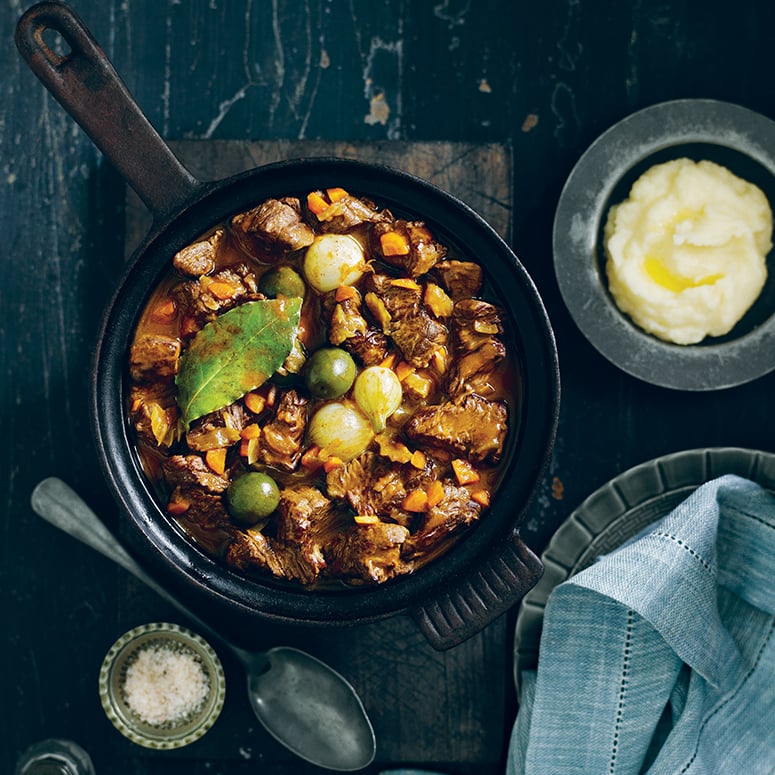 one pot beef casserole with baby onions and green olives