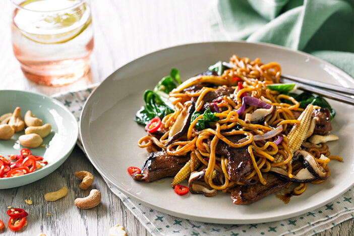 stir fried beef with asian greens and cashews